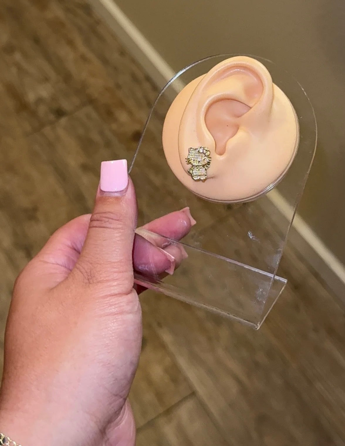 HK FULLBODY EARRINGS