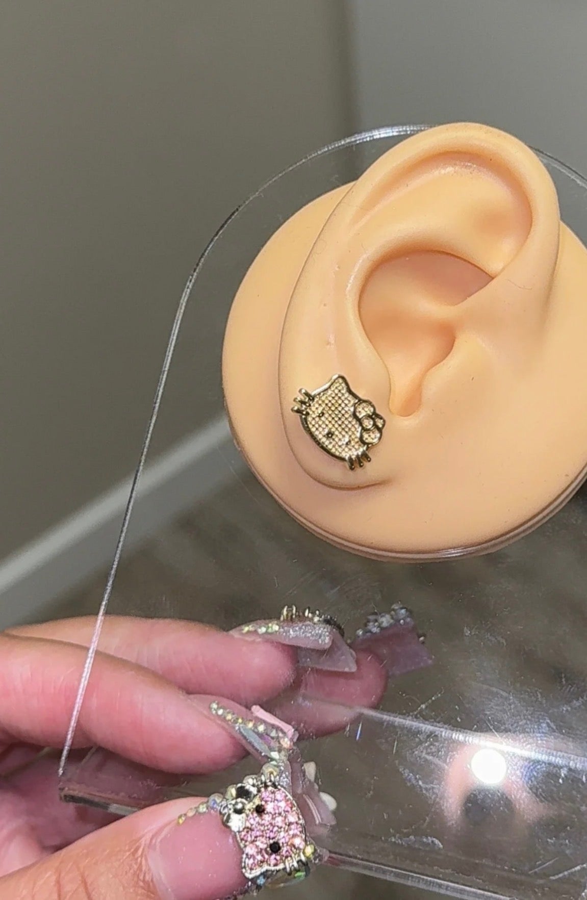 HK FACE STUD EARRINGS
